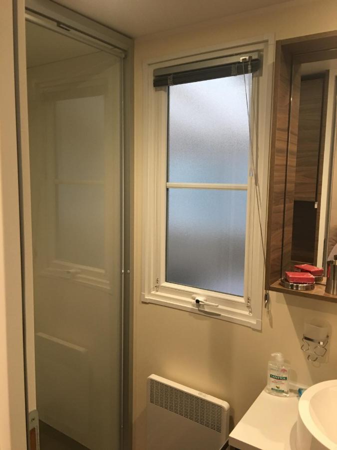 Mobilhome Familial 6 A 7 P 3 Chambres 42 M2 Saint Brevin Les Pierres Couchees Bagian luar foto