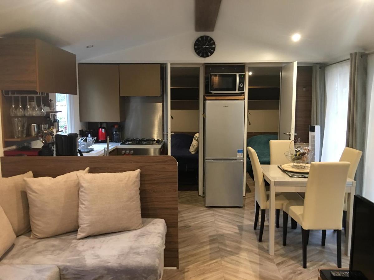 Mobilhome Familial 6 A 7 P 3 Chambres 42 M2 Saint Brevin Les Pierres Couchees Bagian luar foto