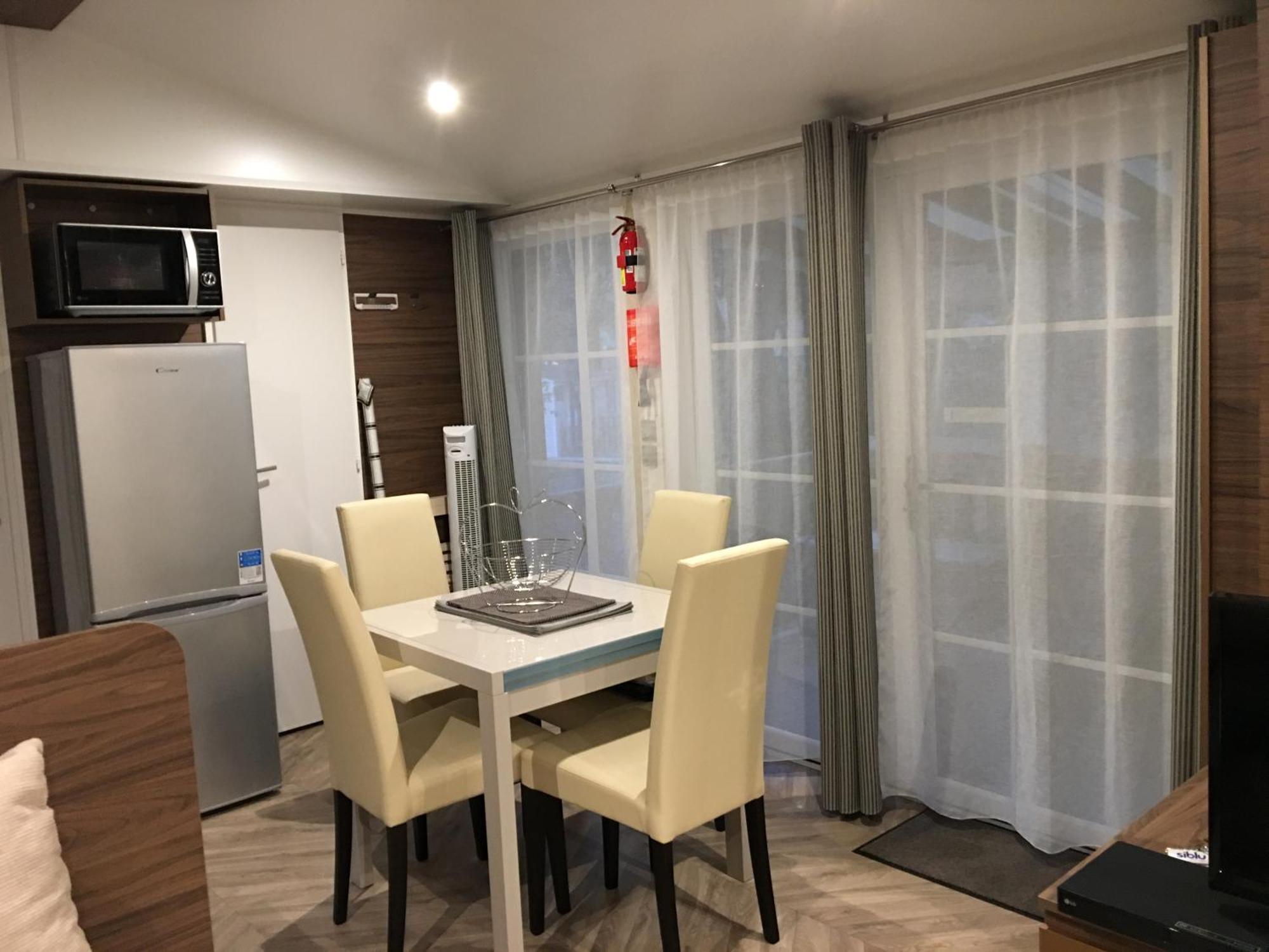 Mobilhome Familial 6 A 7 P 3 Chambres 42 M2 Saint Brevin Les Pierres Couchees Bagian luar foto